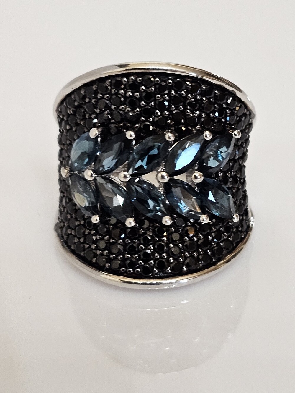 Genuine London Blue Topaz & Black Spinel  Ring Sterling Silver Rhodium Sz 8!